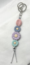 Load image into Gallery viewer, Spring Flowers (keychain)