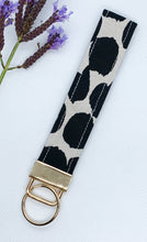 Load image into Gallery viewer, Cream Leopard Key Fob
