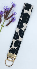 Load image into Gallery viewer, Cream Leopard Key Fob
