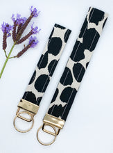 Load image into Gallery viewer, Cream Leopard Key Fob
